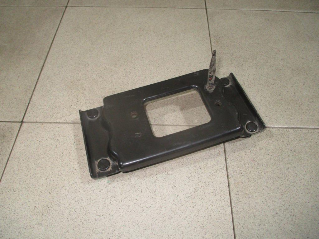 Кронштейн усилителя заднего бампера правый, 900 рублей, Пермь