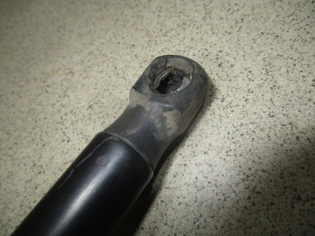 Амортизатор двери багажника, 500 рублей, Пермь