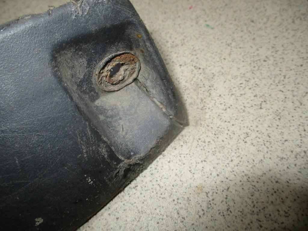 Брызговик передний левый, 500 рублей, Пермь