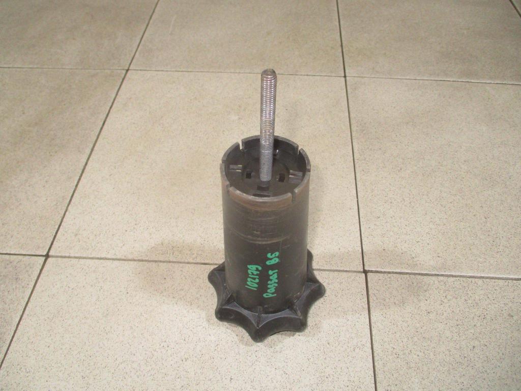 Болт крепления запасного колеса, 500 рублей, Пермь