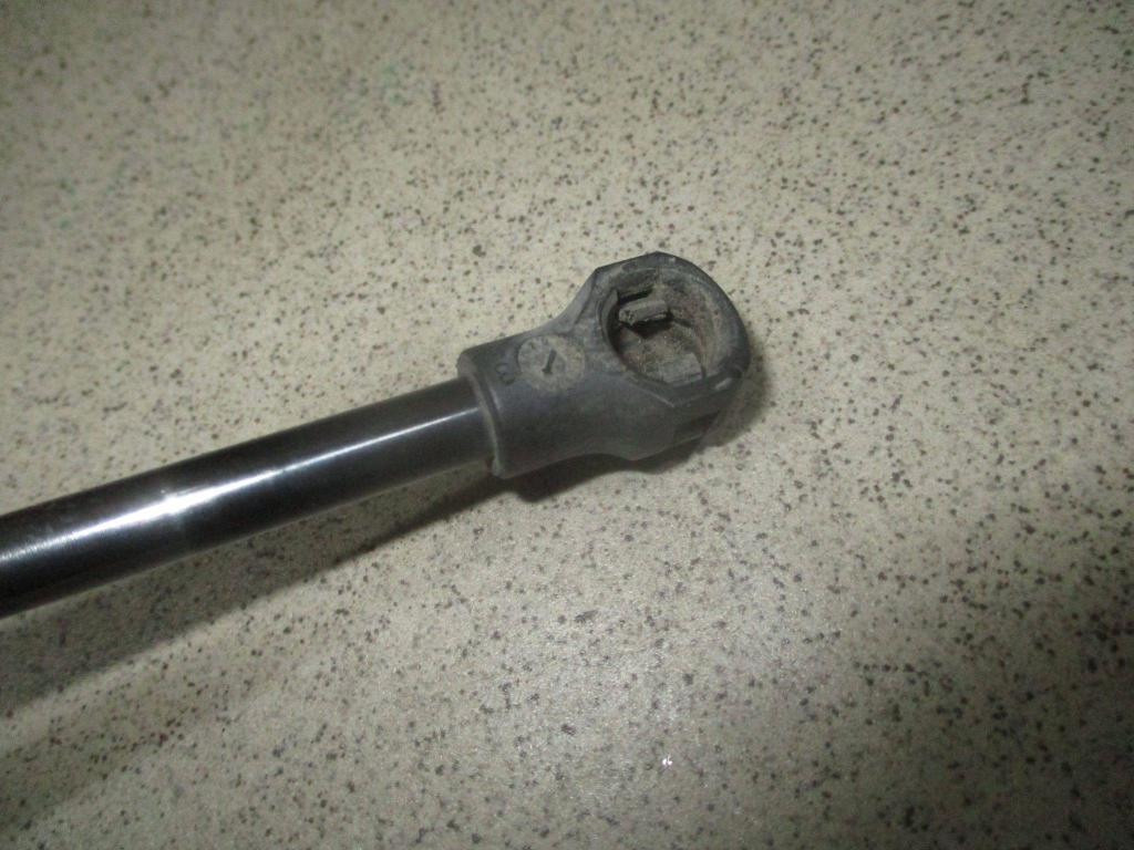 Амортизатор двери багажника, 500 рублей, Пермь