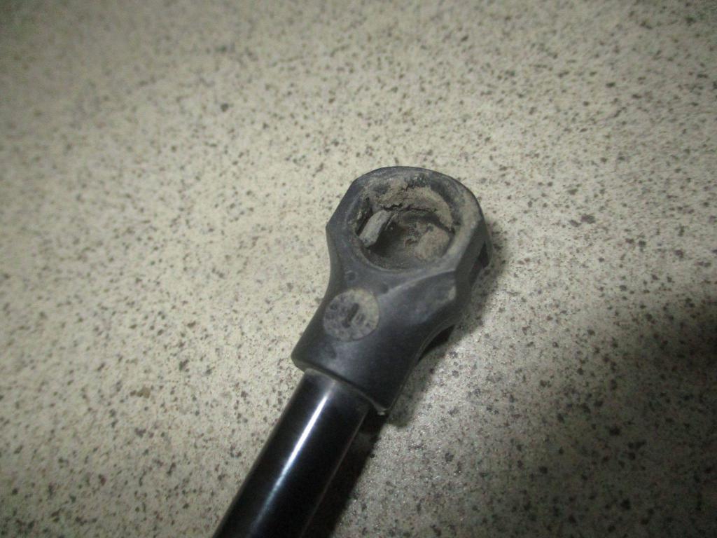 Амортизатор двери багажника, 500 рублей, Пермь