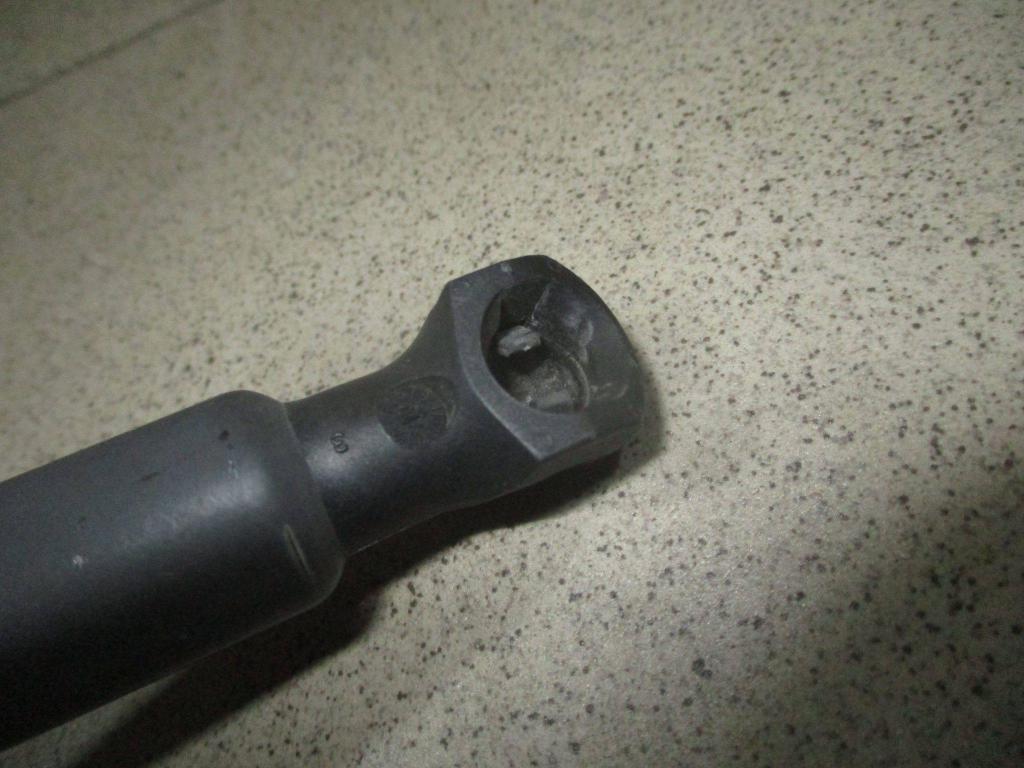 Амортизатор двери багажника, 500 рублей, Пермь