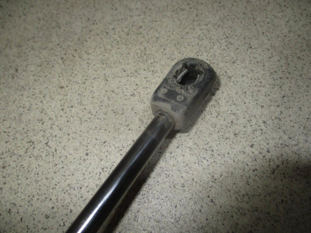 Амортизатор капота, 500 рублей, Пермь