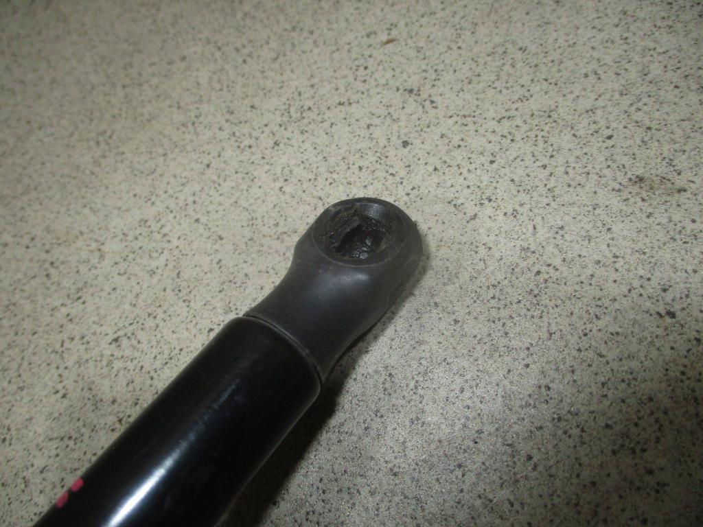 Амортизатор двери багажника, 1500 рублей, Пермь