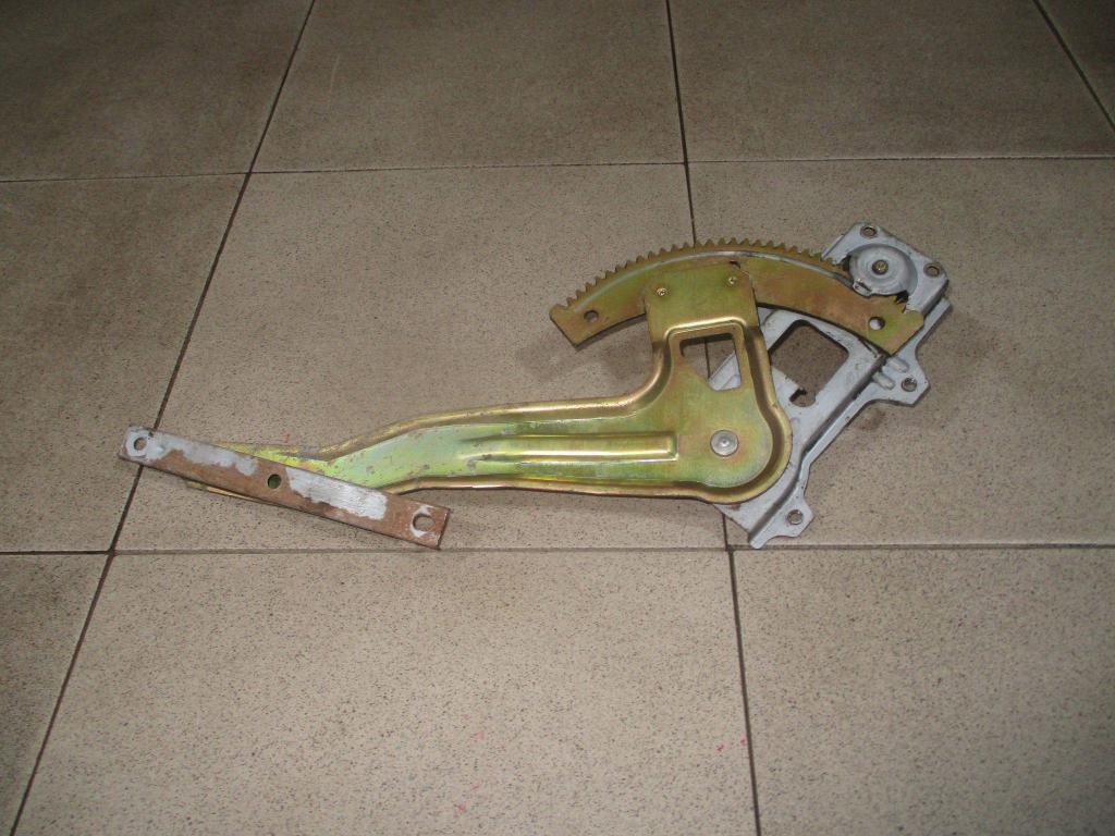 Стеклоподъемник механический задний левый, 1000 рублей, Пермь