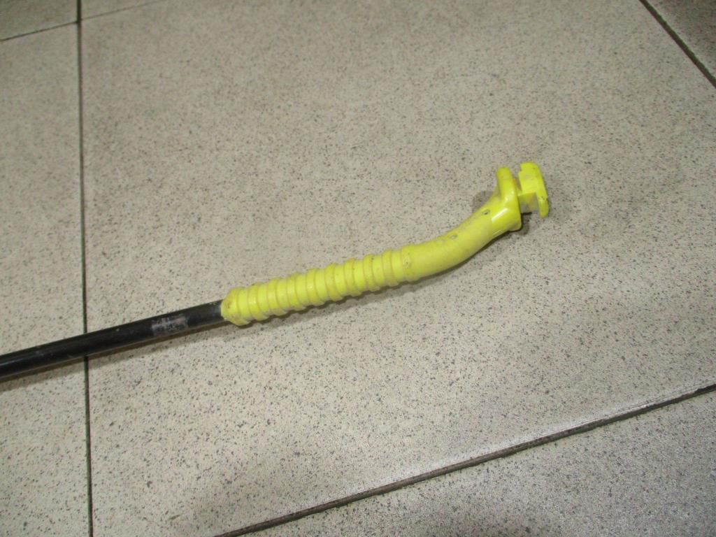 Держатель капота, 500 рублей, Пермь