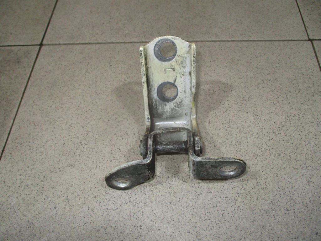 Петля двери задней левой нижняя, 1000 рублей, Пермь