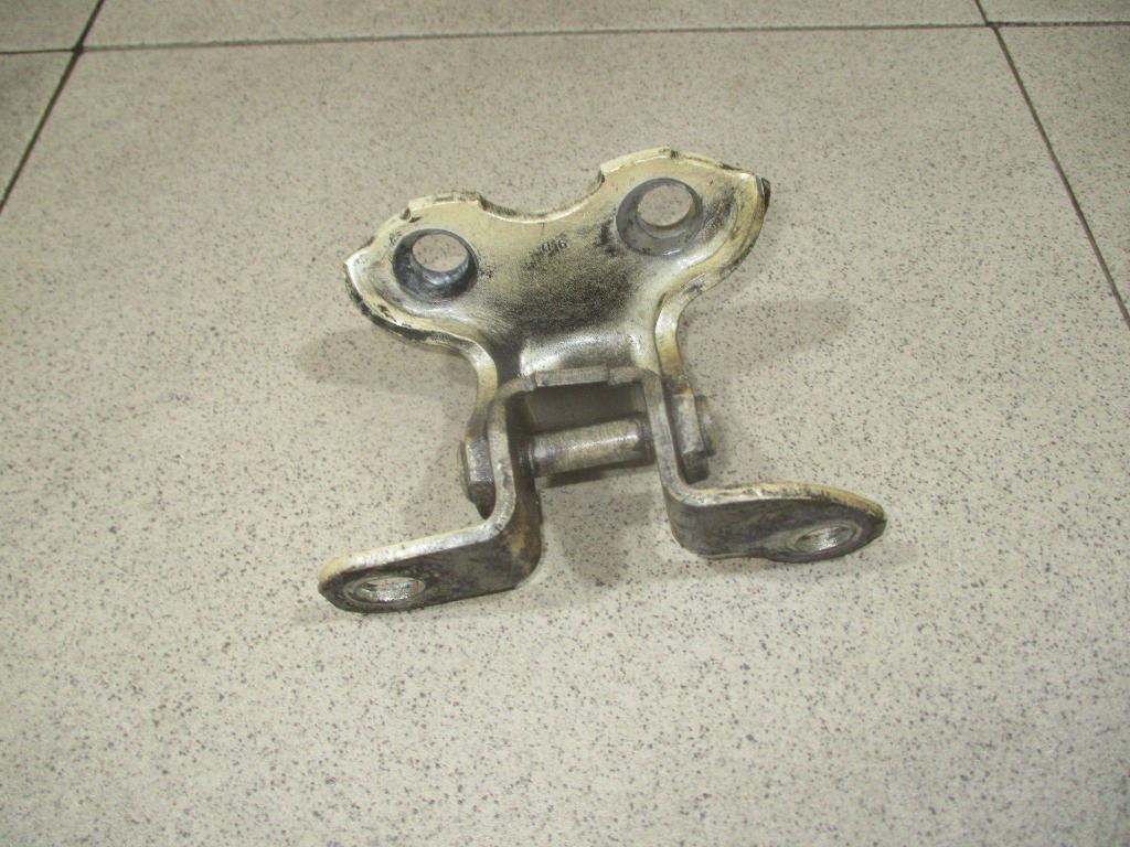 Петля двери задней левой верхняя, 1500 рублей, Пермь