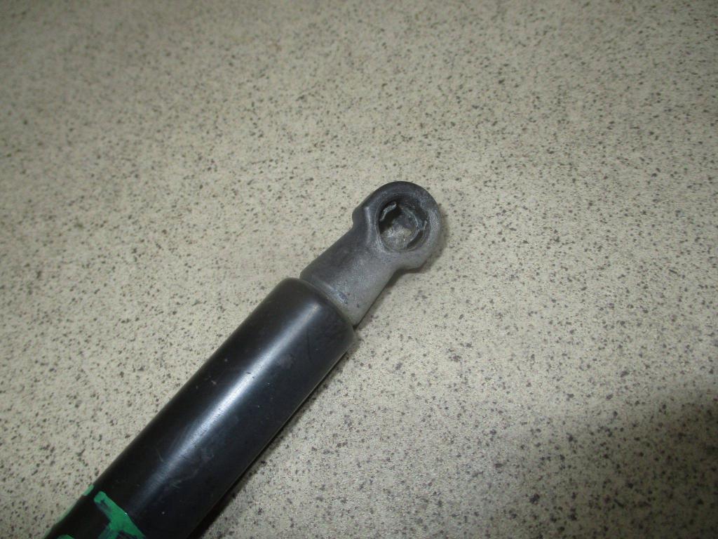 Амортизатор двери багажника, 500 рублей, Пермь