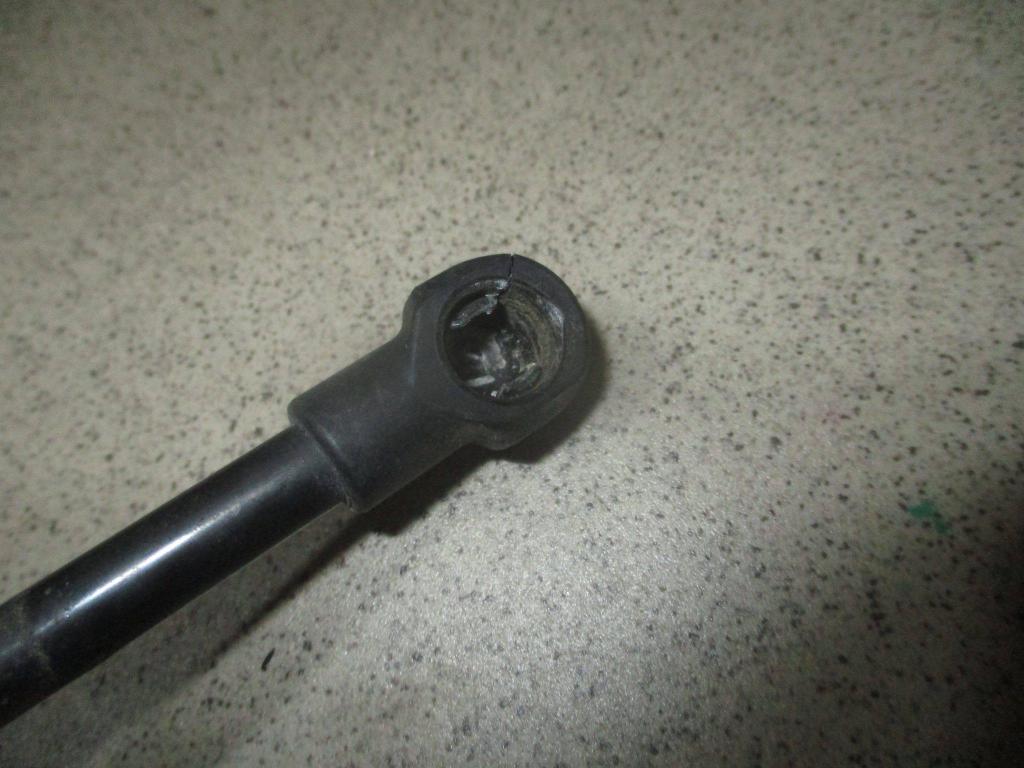 Амортизатор двери багажника, 500 рублей, Пермь