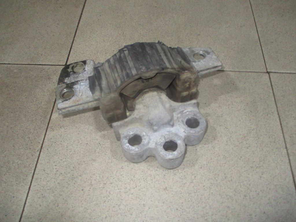 Опора двигателя правая, 4000 рублей, Пермь