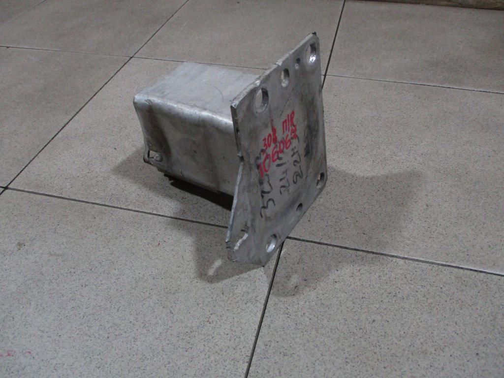 Кронштейн усилителя переднего бампера правый, 1000 рублей, Пермь