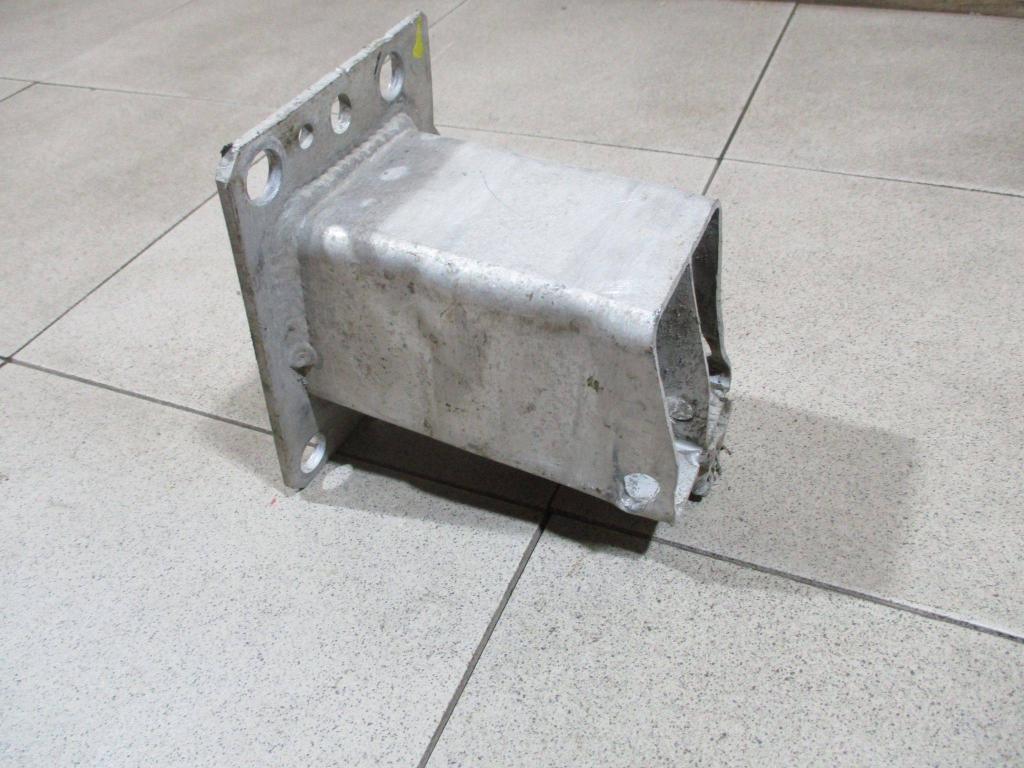 Кронштейн усилителя переднего бампера правый, 1000 рублей, Пермь