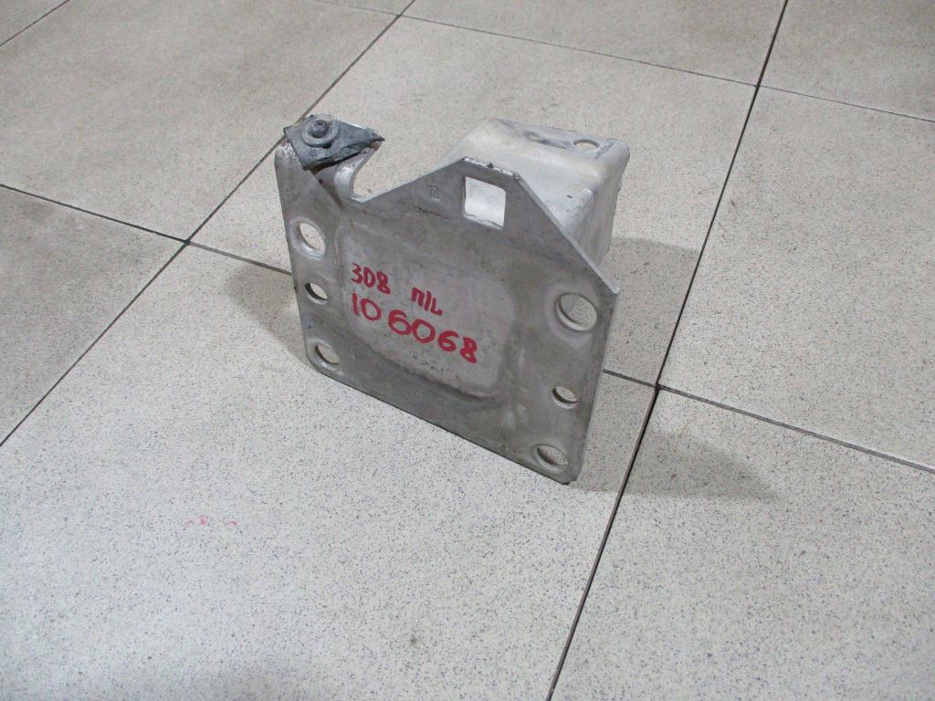 Кронштейн усилителя переднего бампера левый, 1500 рублей, Пермь