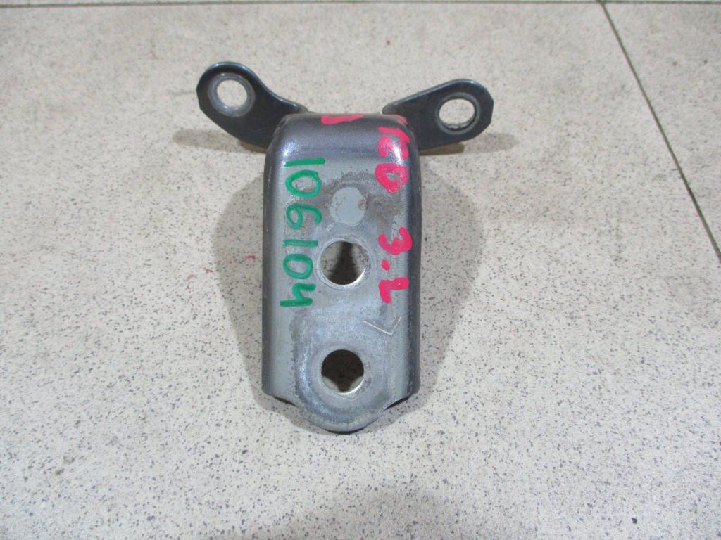 Петля двери задней левой нижняя, 1000 рублей, Пермь