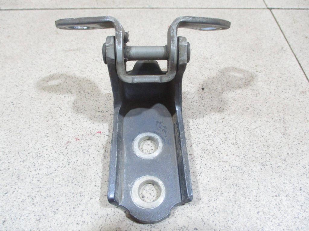 Петля двери задней левой нижняя, 1000 рублей, Пермь