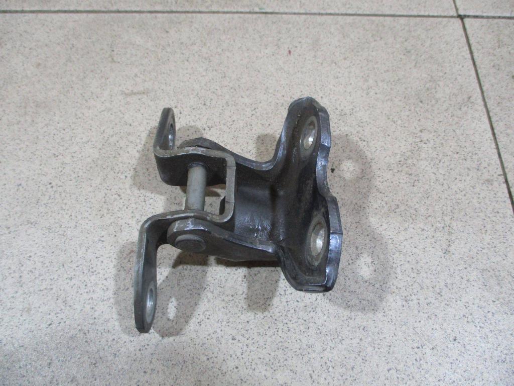 Петля двери задней левой верхняя, 1000 рублей, Пермь