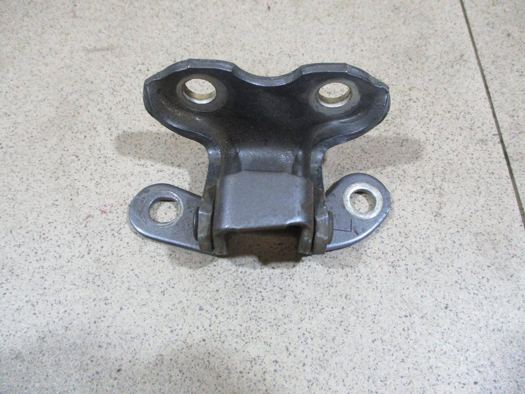 Петля двери задней левой верхняя, 1000 рублей, Пермь