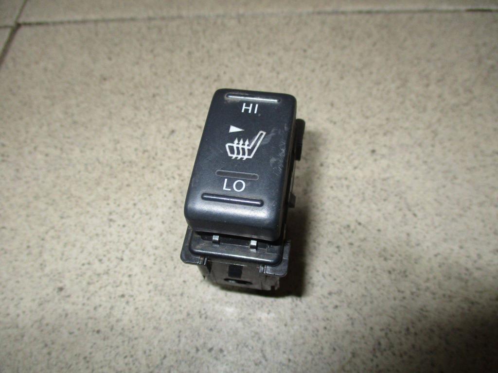 Кнопка обогрева сидений, 500 рублей, Пермь