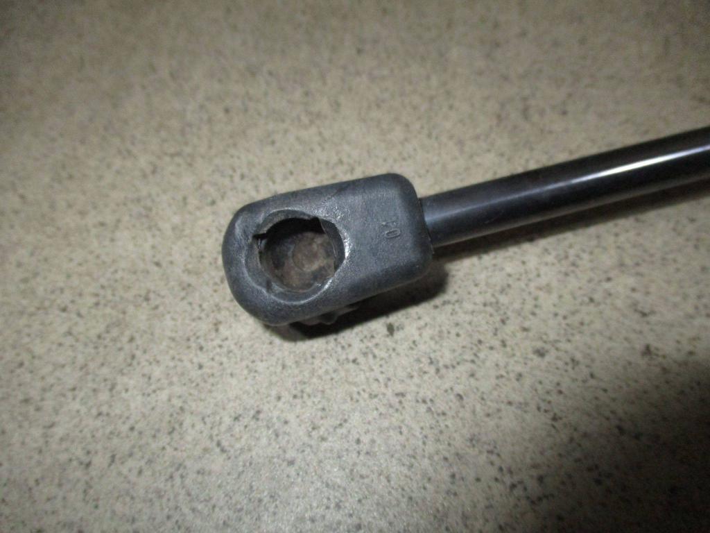 Амортизатор двери багажника, 500 рублей, Пермь