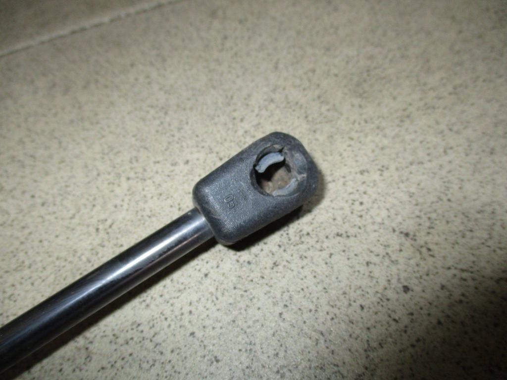 Амортизатор двери багажника, 500 рублей, Пермь