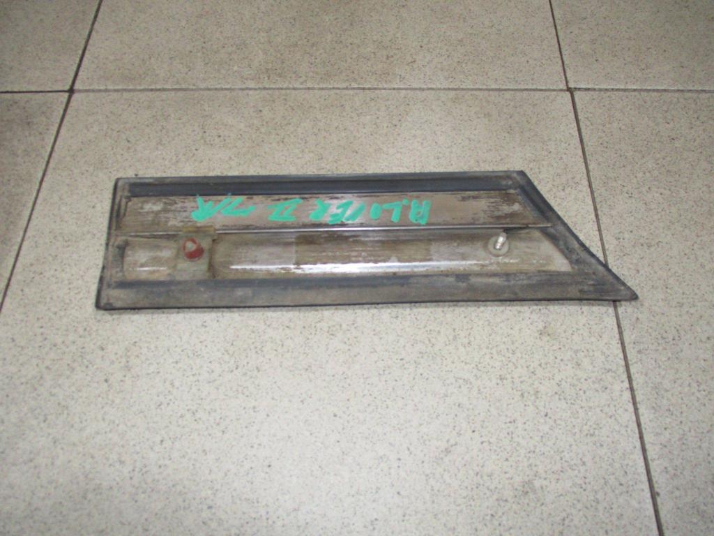 Молдинг переднего правого крыла, 500 рублей, Пермь