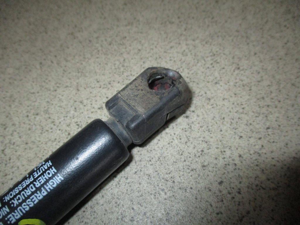 Амортизатор двери багажника, 500 рублей, Пермь