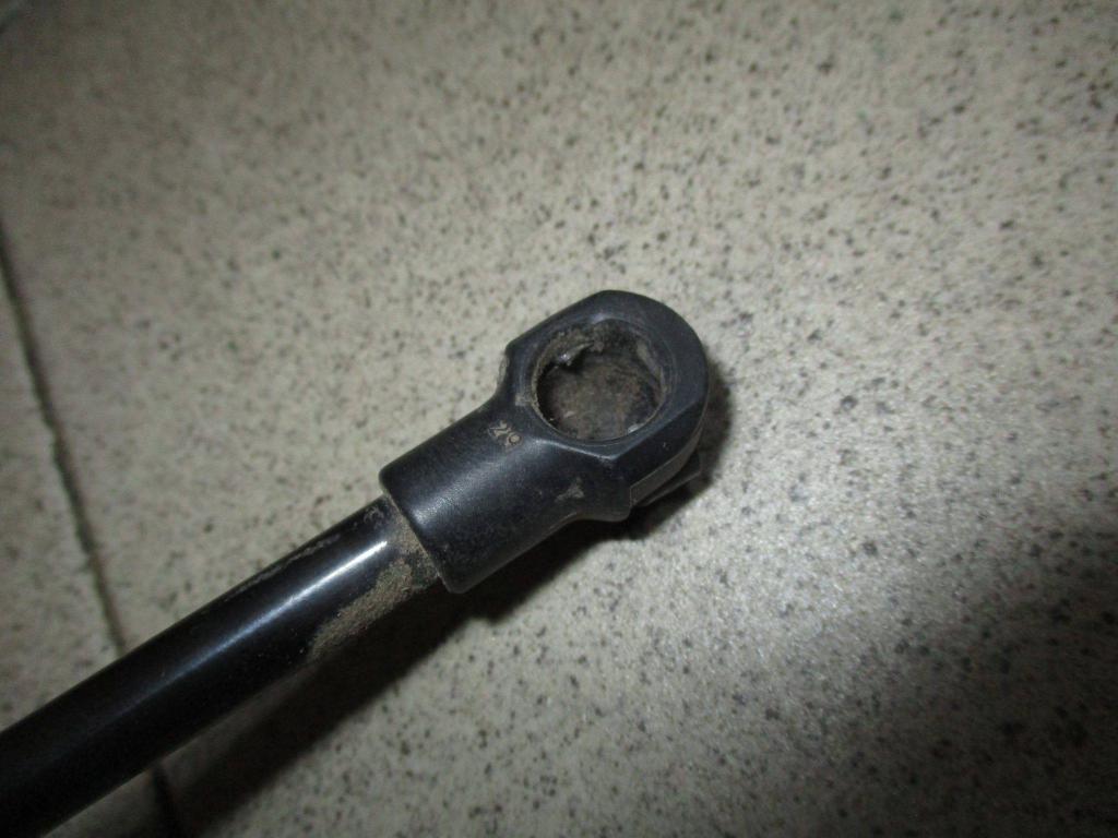 Амортизатор двери багажника, 500 рублей, Пермь