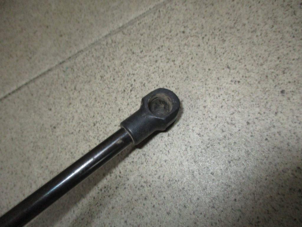 Амортизатор двери багажника, 500 рублей, Пермь