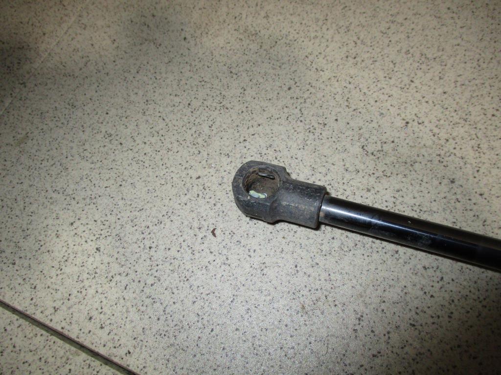 Амортизатор двери багажника, 500 рублей, Пермь