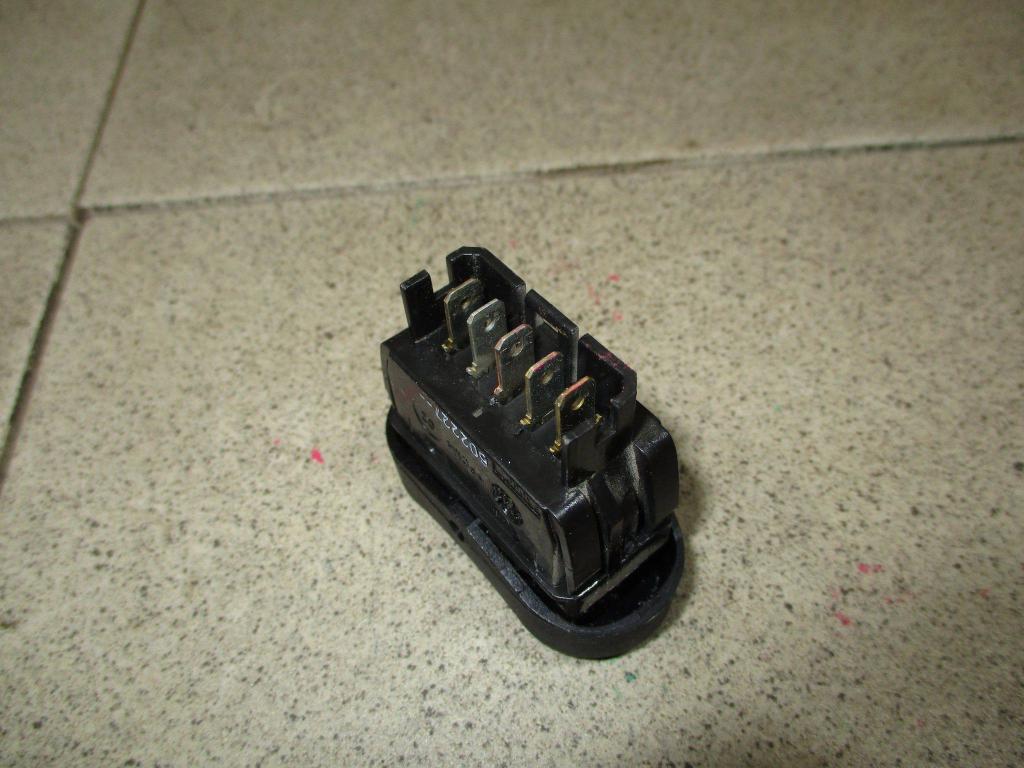 Кнопка стеклоподъемника, 500 рублей, Пермь