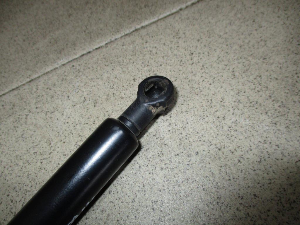 Амортизатор двери багажника, 1000 рублей, Пермь