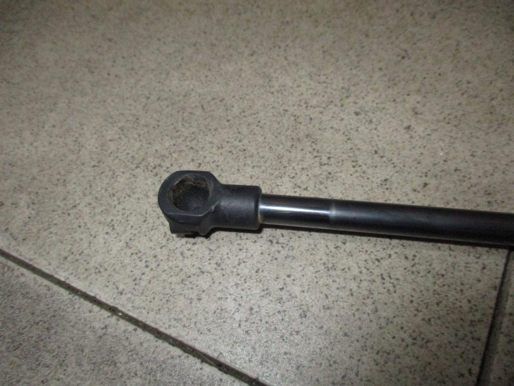 Амортизатор двери багажника, 1000 рублей, Пермь