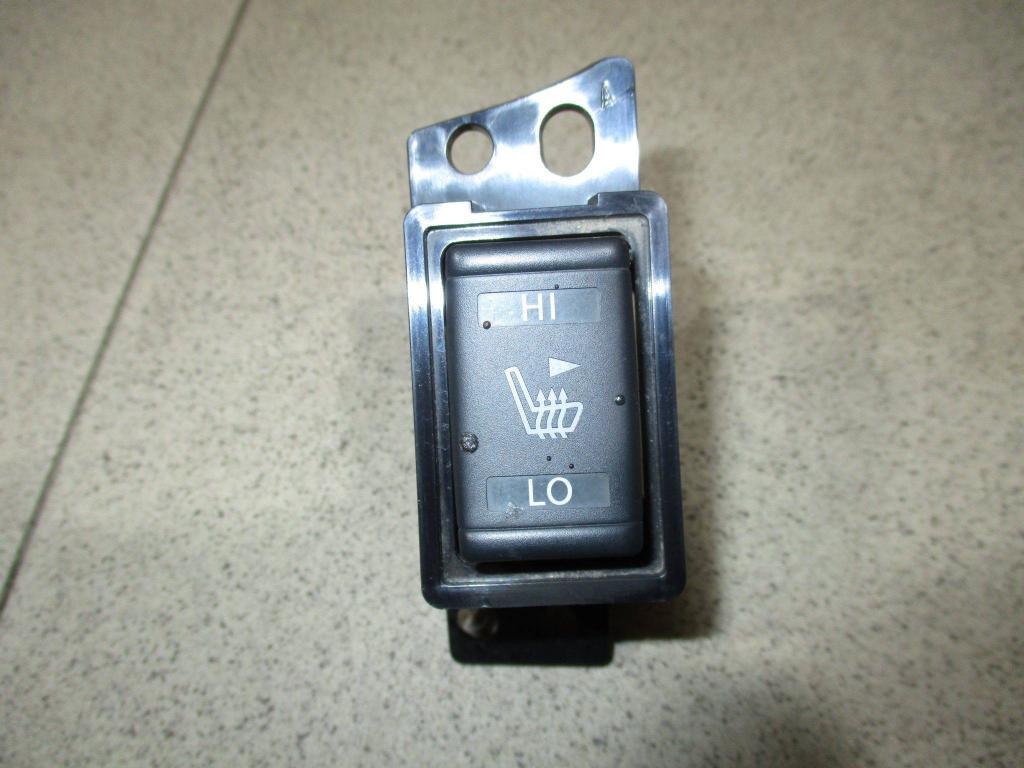 Кнопка обогрева сидений, 700 рублей, Пермь