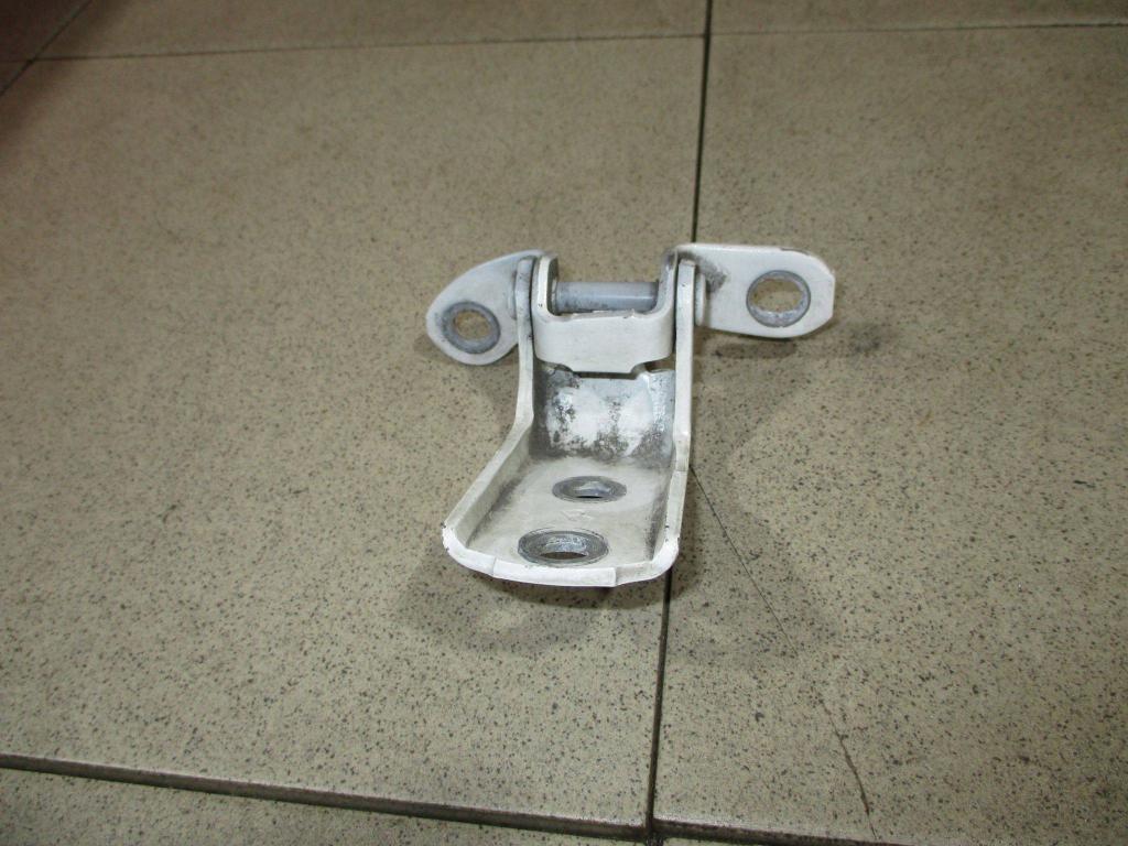 Петля двери задней правой нижняя, 1000 рублей, Пермь