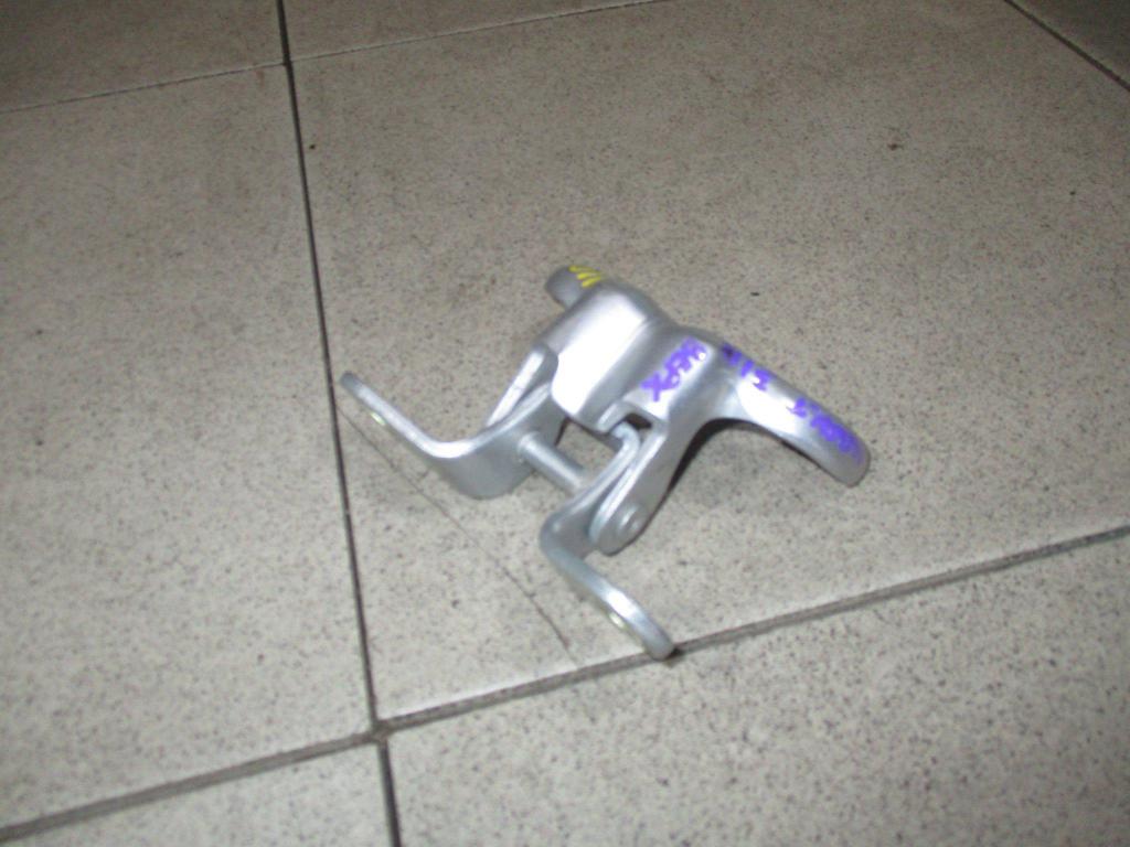 Петля двери передней правой нижняя, 500 рублей, Пермь