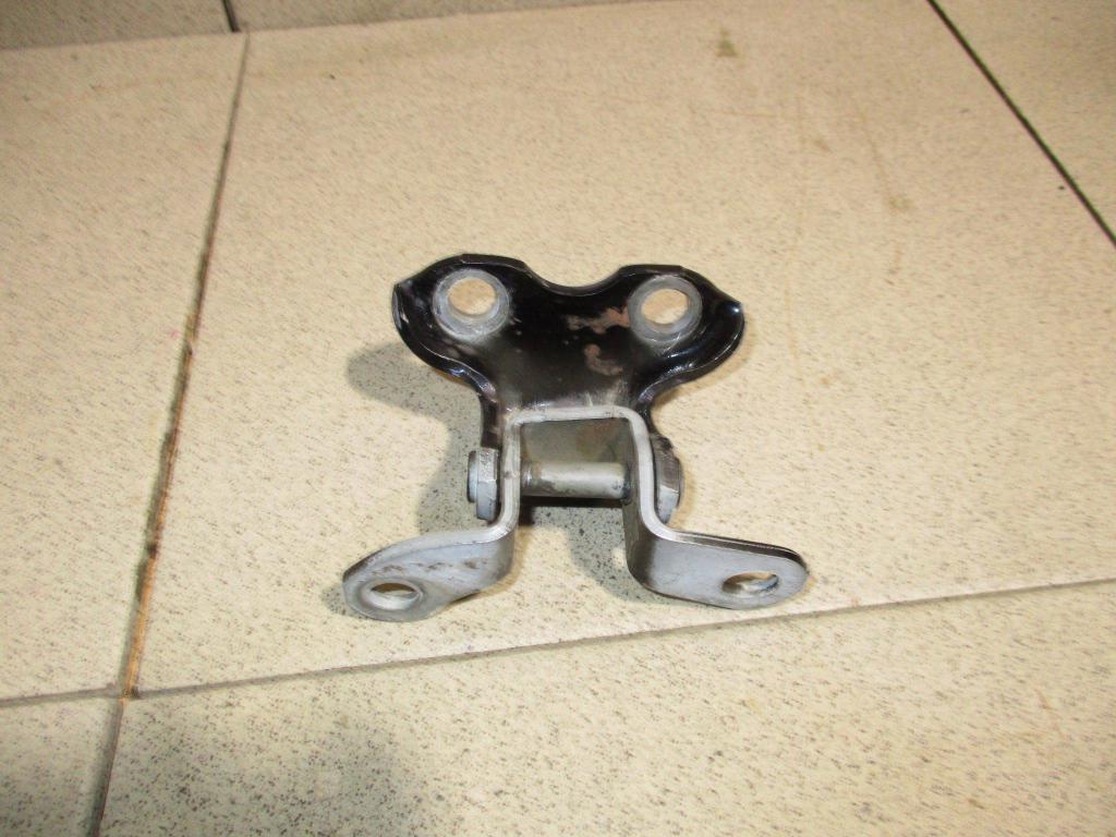 Петля двери задней правой верхняя, 1500 рублей, Пермь