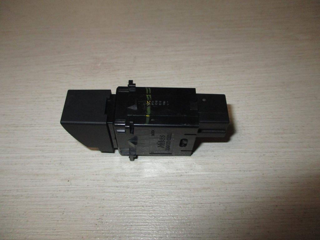 Кнопка антипробуксовочной системы, 500 рублей, Пермь