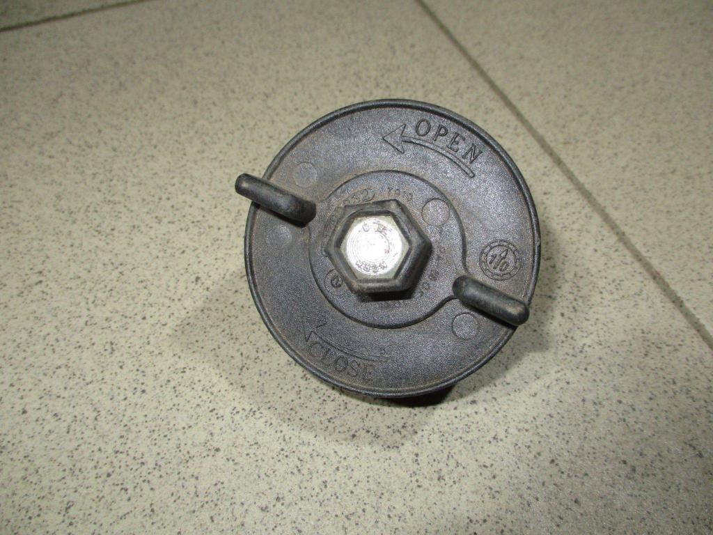 Болт крепления запасного колеса, 500 рублей, Пермь