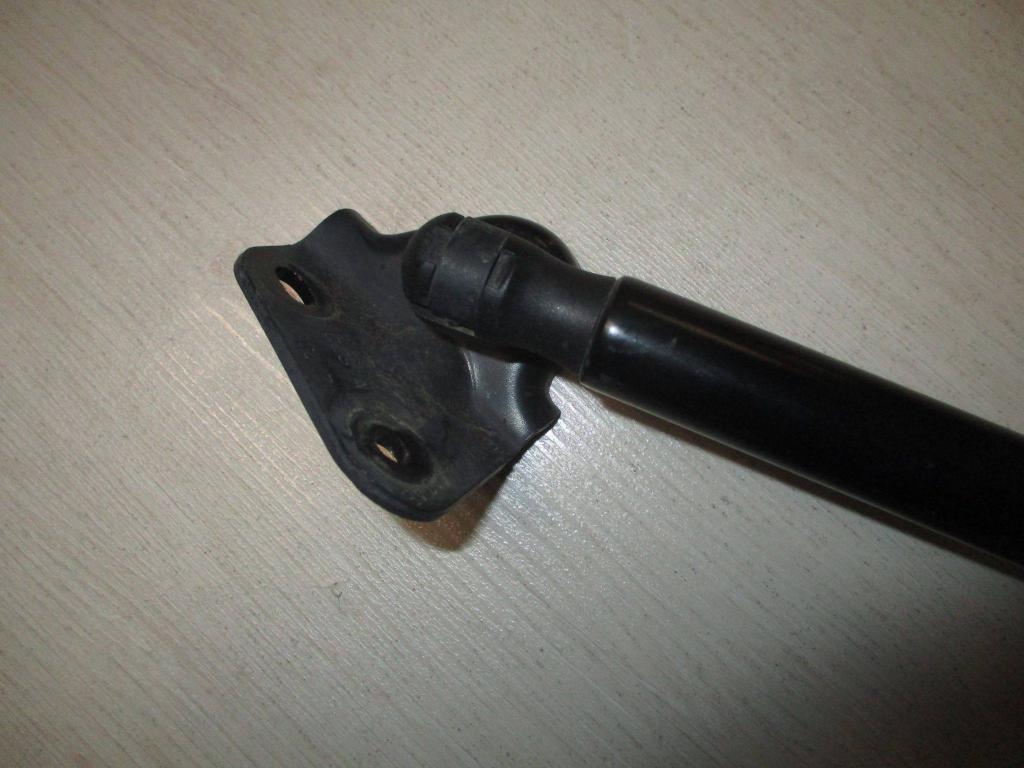 Амортизатор двери багажника, 500 рублей, Пермь