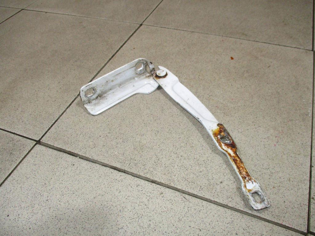 Петля капота левая, 800 рублей, Пермь