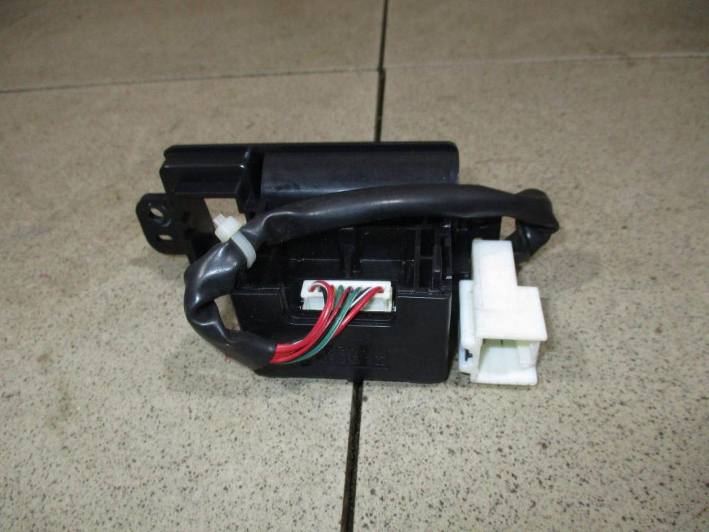 Кнопка фиксатора стояночного тормоза, 2000 рублей, Пермь