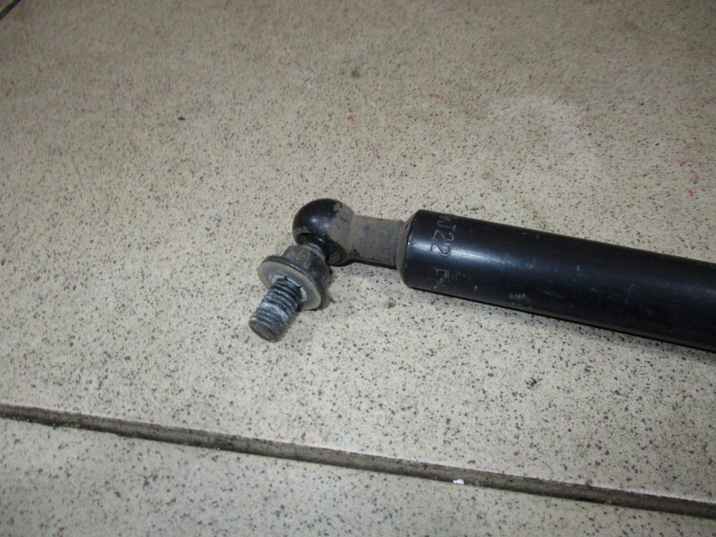 Амортизатор капота, 500 рублей, Пермь