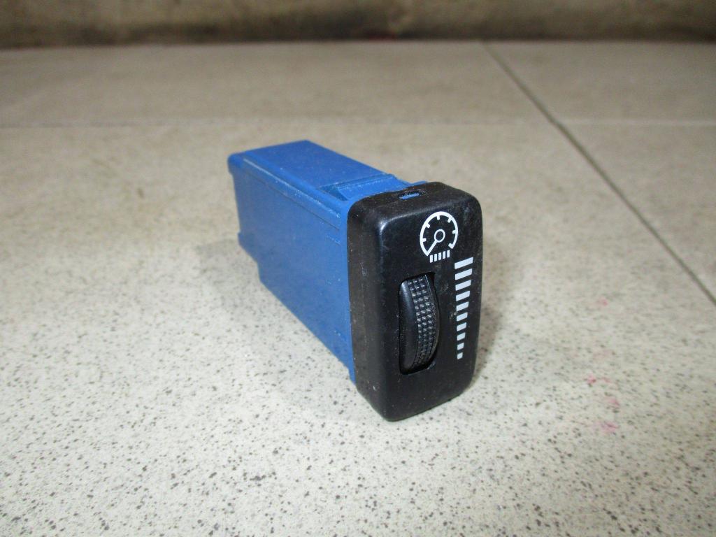 Кнопка освещения панели приборов, 500 рублей, Пермь