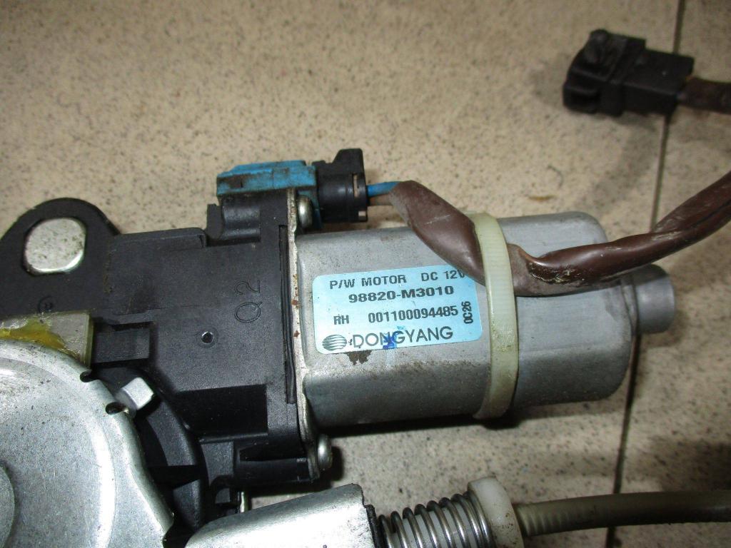 Стеклоподъемник задний правый, 1000 рублей, Пермь