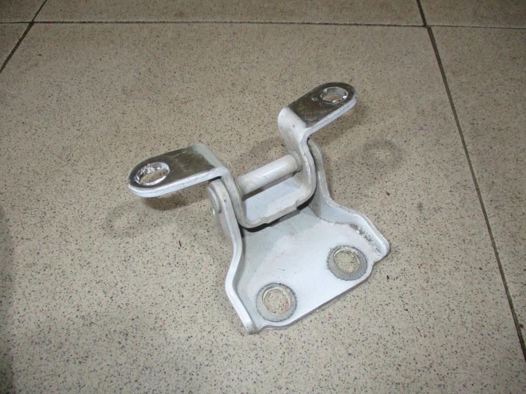 Петля двери передней левой нижняя, 500 рублей, Пермь