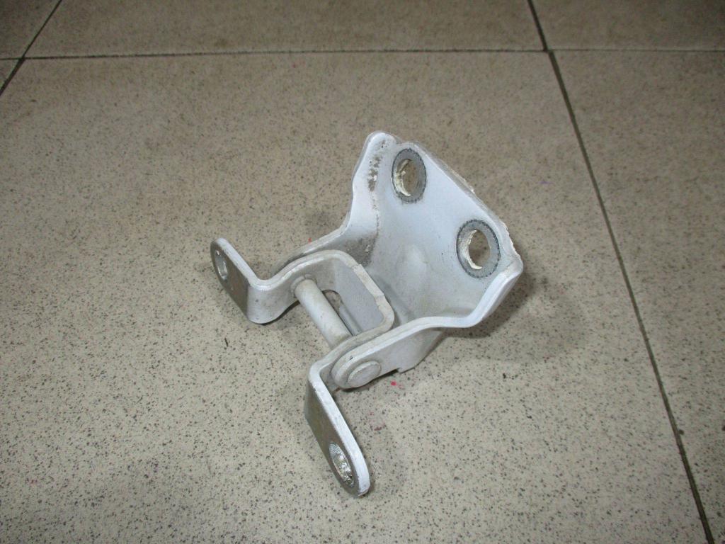 Петля двери передней левой нижняя, 500 рублей, Пермь