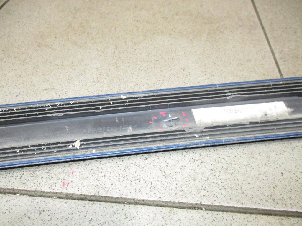 Молдинг передней правой двери, 1000 рублей, Пермь