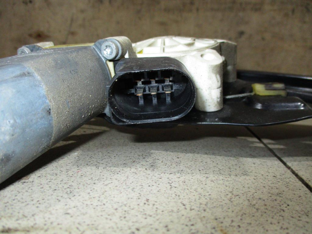 Стеклоподъемник задний правый, 1000 рублей, Пермь